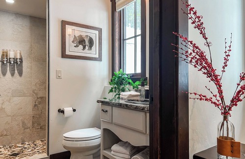 Whitefish Ski Chalet | SLOPESIDE with PRIVATE Hot Tub- just 50' from the slope! Sleeps 10- 4 Bath, Luxury Ski-in/Ski-out...