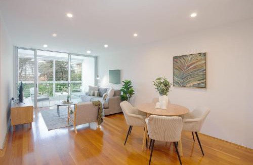 Bondi Apartment | Slow Beam, Bondi Beach Isyd