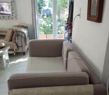 Marathon House | Smal villa loft near the beach