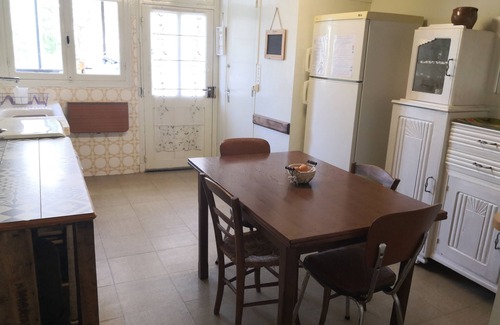 Saint-Martin-le-Mault House | Small atypical country house.