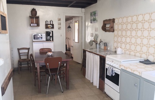 Saint-Martin-le-Mault House | Small atypical country house.