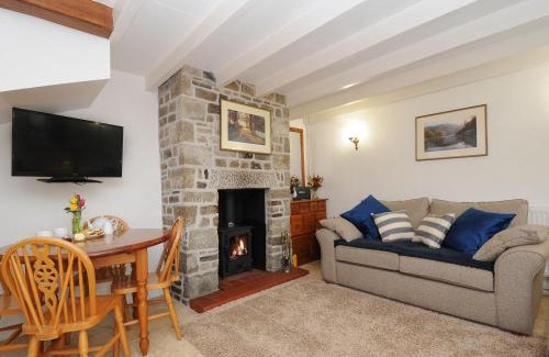 Henwood House | Small Barn