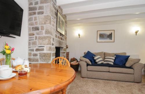 Henwood House | Small Barn