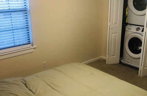 Savannah Condo | Small condo walking distance from GSU Armstrong campus & St Joseph Hospital.