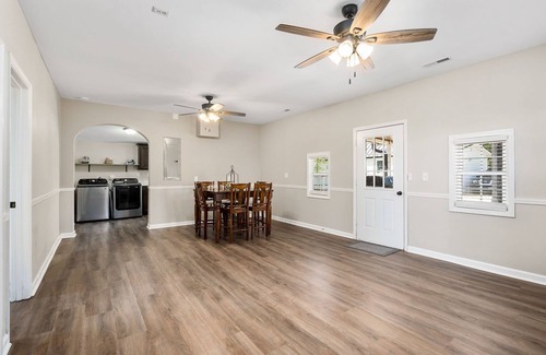 McMinnville House | Small cottage style house close to local entertainment.