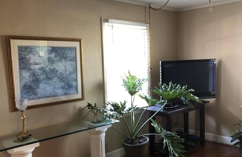 Greensboro House | Small, Cozy, Intimate & Clean.