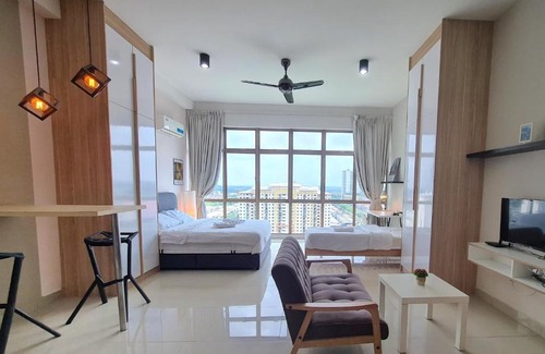 Taman Mount Austin Apartment | Small family 3 pax studio high floor Palazio Apartment Taman Mount Austin by GDRAGON HomeStay