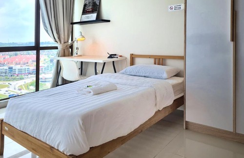 Taman Mount Austin Apartment | Small family 3 pax studio high floor Palazio Apartment Taman Mount Austin by GDRAGON HomeStay