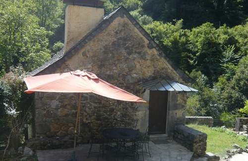Osse-en-Aspe House | Small Gîte-House on 5 ha property, swimming pool, sauna, gym, horses, donkey