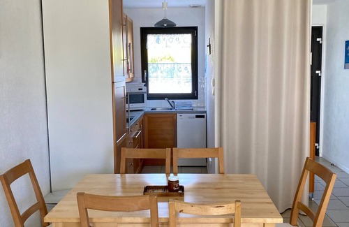 Le Conquet Apartment | Small garden level for a seaside holiday