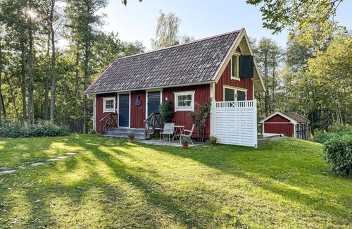 Vaddo House | Small house with a beautiful location directly on the Väddö canal.