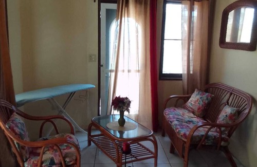 Sandy Hill Apartment | Small neat apartment.5 mins away beach/hiking.