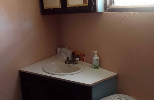 Sandy Hill Apartment | Small neat apartment.5 mins away beach/hiking.