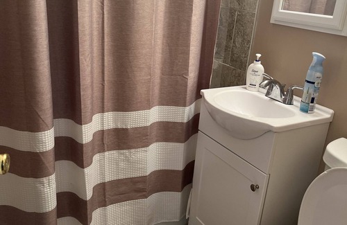 Hillside House | Small room in Hillside,NJ, Businessmen, airline employees, Traveling Nurses