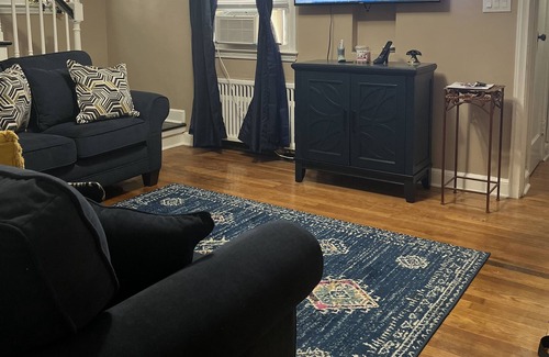 Hillside House | Small room in Hillside,NJ, Businessmen, airline employees, Traveling Nurses