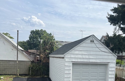 Hillside House | Small room in Hillside,NJ, Businessmen, airline employees, Traveling Nurses
