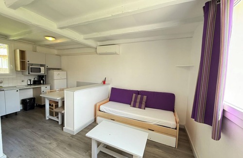 La Roque-sur-Pernes Condo | Small stone house in quiet residence