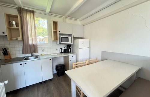 La Roque-sur-Pernes Condo | Small stone house in quiet residence