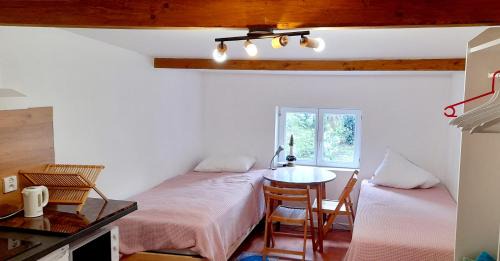 La Courneuve House | Small Town House with private parking and access to garden, near Paris and all public transport