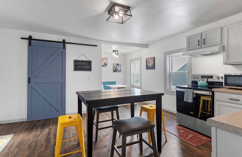 Oconto House | Small Town Retreat- 5br- Movie Theater Room!