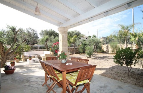 Posto Rosso Villa | Small villa 300 mt from the sea surrounded by greenery 15 km from Gallipoli.
