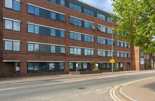 Eastleigh Apartment | Smart 1 Bed Apartment in the Heart of Eastleigh