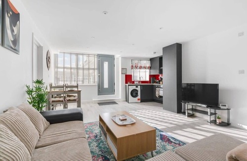Woking Apartment | Smart 1 Bedroom Apartment in Central Woking