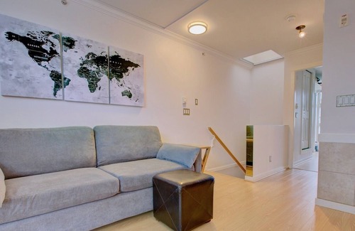Fairview Apartment | Smart 12 - Lovely 1 bedroom with 1 bathroom unit.