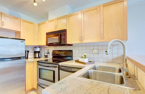 Fairview Apartment | Smart 12 - Lovely 1 bedroom with 1 bathroom unit.