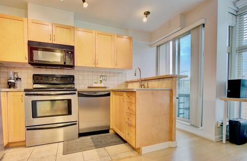 Fairview Apartment | Smart 12 - Lovely 1 bedroom with 1 bathroom unit.