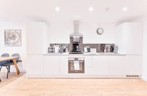 Burton on Trent Apartment | Smart 2 Bed Apartment in Burton-on-Trent