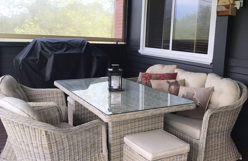 Scotsdale Cottage | Smart Chook Cottage - cosy, well equipped cottage