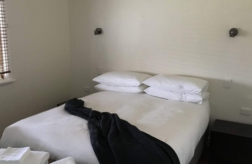 Scotsdale Cottage | Smart Chook Cottage - cosy, well equipped cottage