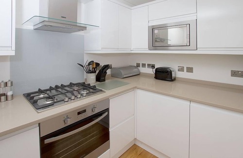 Upper Town House | Smart, contemporary house with 2 bedrooms sleeping 3 in the heart of Bath - with parking