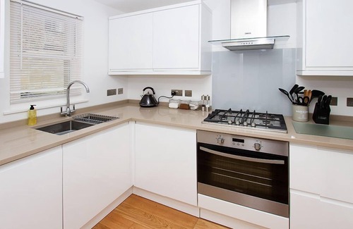 Upper Town House | Smart, contemporary house with 2 bedrooms sleeping 3 in the heart of Bath - with parking