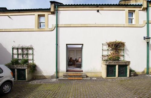 Upper Town House | Smart, contemporary house with 2 bedrooms sleeping 3 in the heart of Bath - with parking