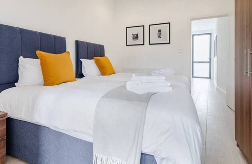 Windlesham Apartment | Smart, Easy and Hassle-Free Two-Bed - Stylish!