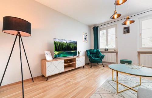 Barmen Apartment | Smart Home - Wuppertal - Perfect for 6 Guests - Central - Netflix - Schwebebahn - Free Parking Zone