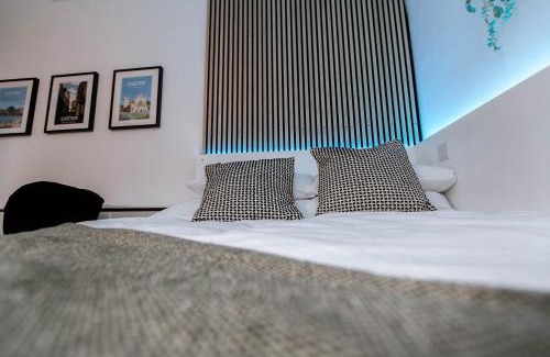 Exeter Apartment | Smart Modern Studio With Free Parking, Wifi, Close To Town, Hospital, Uni, Quiet Area, Contact For Best Prices