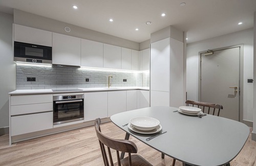 Tottenham Hale Apartment | Smart North London Apartment