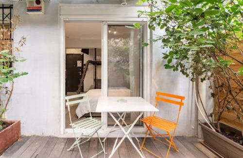 Kypseli Apartment | Smart studio 30 sq m Athens with yard