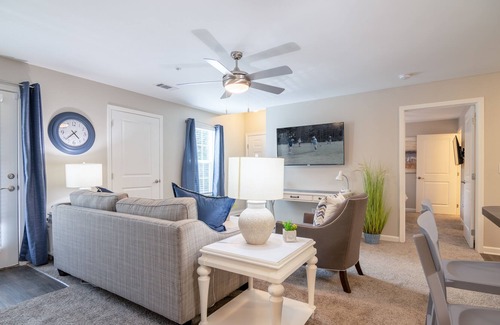 Arcadia Apartment | ✬Smart TV✬W/D✬FREE Parking✬20min→Airport✬Fast Wifi