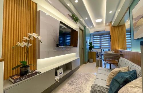 Highway Hills Apartment | SMDC Fame Residence luxurious family suite condo near mrt