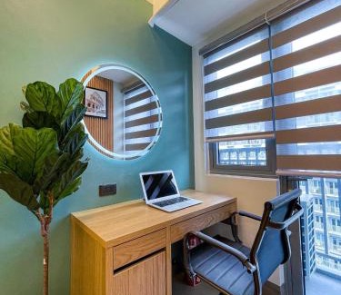 Highway Hills Apartment | SMDC Fame Residence luxurious family suite condo near mrt