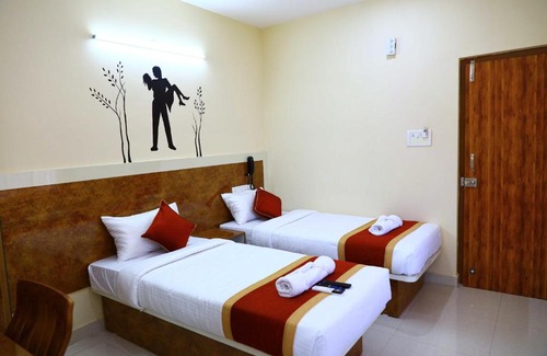 Yeshwanthpur Hotel | Smile Stay 2307 Sasthi Suites