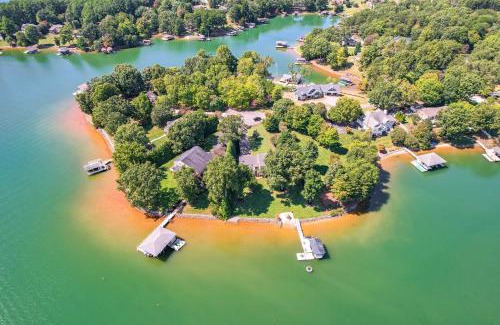 Huddleston Apartment | Smith Mountain Lake Retreat with Private Beach!