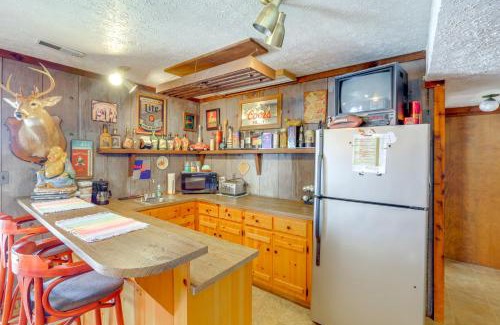 Huddleston Apartment | Smith Mountain Lake Retreat with Private Beach!