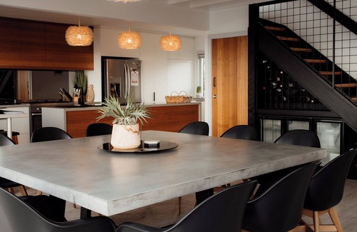 Smiths Beach House | Smiths Beach Phillip Island - right on the beach. Waikiki Beachfront.