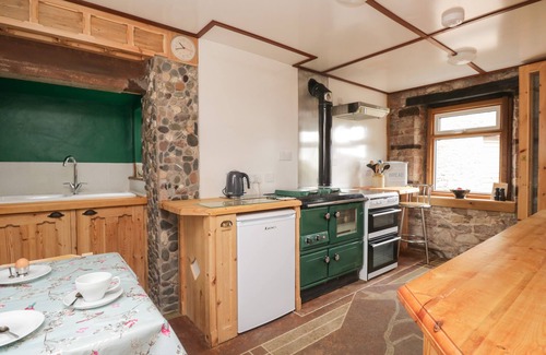 Welton House | SMITHY COTTAGE, family friendly, character holiday cottage in Dalston