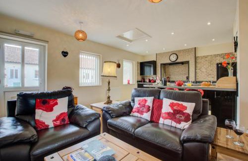 Irstead House | Smithy Cottage